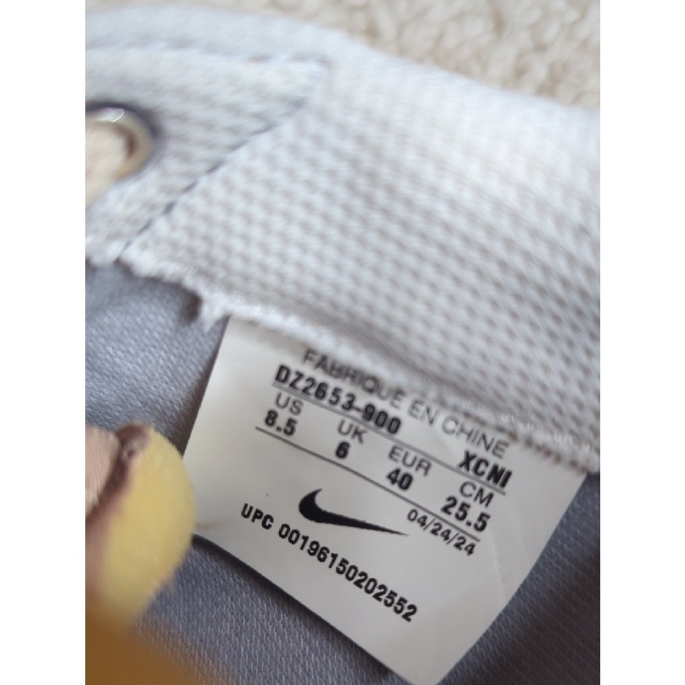 Nike Women's Beige‎ Canvas Sneakers with Mint Floral Accents - Picture 7 of 9